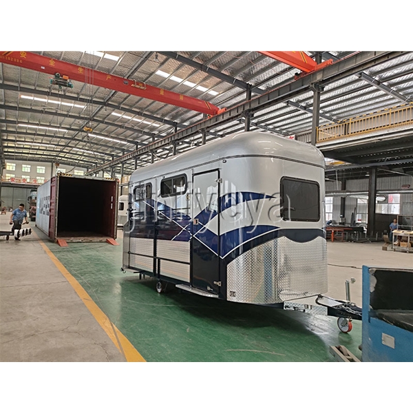 河北牧民游牧车